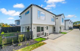 2/17 Muir Avenue, Mangere Bridge