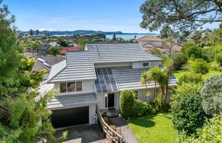 37 Vista Motu, Red Beach