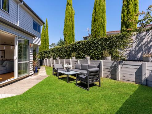 2/46 Raleigh Road, Northcote