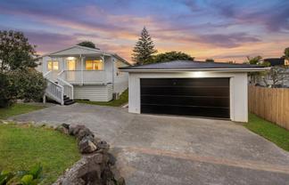 1/2 Enderby Drive, Te Atatu Peninsula