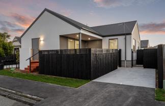 1 & 4/62 Wyon Street, Linwood