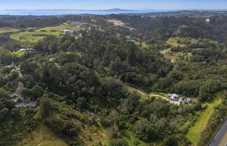 1232 East Coast Road, Redvale