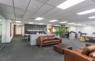 SPACIOUS NEWMARKET OFFICE | PARKS AVAILABLE