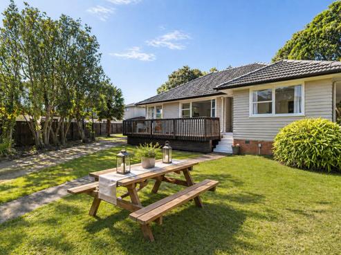 24 Mackenzie Street, Te Atatu South
