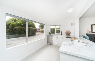 318 Botanical Road, West End