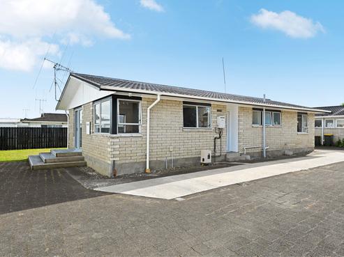11A Knightsbridge Place, Dinsdale