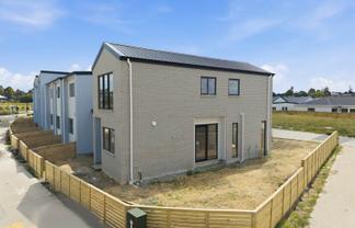 Unit 1/97 Otuwairoa Esplanade, Papakura