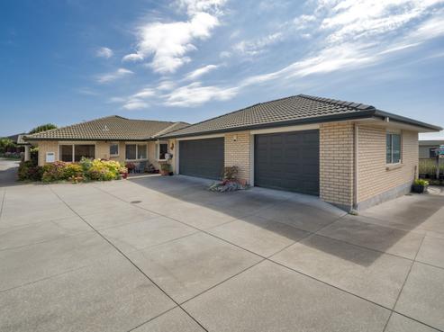 12 Waterside Drive, Pyes Pa