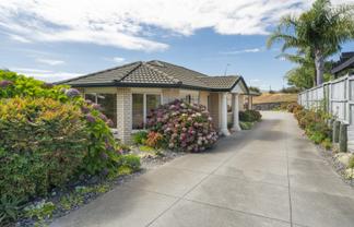 12 Waterside Drive, Pyes Pa