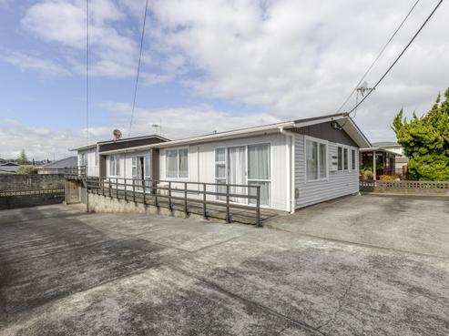 8 Simons Street, Moturoa