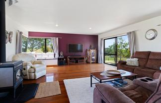 1761 Highway 22, Pukekawa