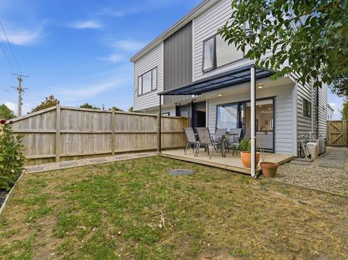 2/314 Royal Road, Massey