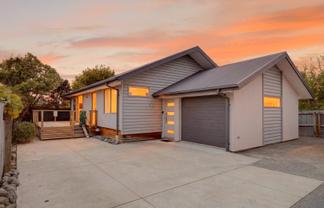 2/110 Hills Road, Edgeware