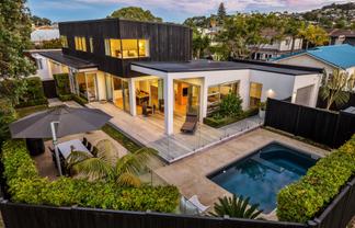 52 Walton Street, Red Beach