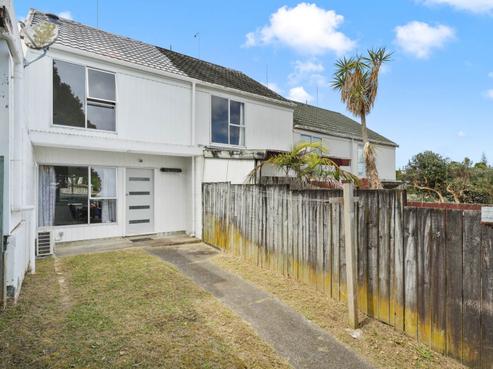 4/106 West Coast Road, Glen Eden