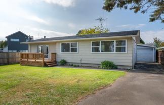 16 Pickering Crescent, Chedworth