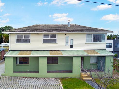 102 Tirimoana Road, Te Atatu South
