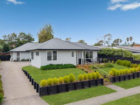 8 Seventh View Avenue, Beachlands
