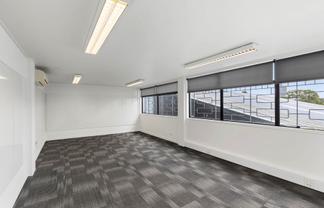 BOUTIQUE PONSONBY / THREE LAMPS OFFICE
