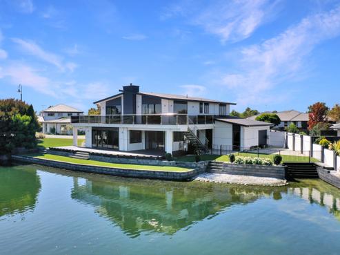 2 Ludlow Drive, Huntingdon/Lake Hood