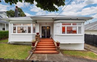 31 Lloyd Avenue, Mount Albert