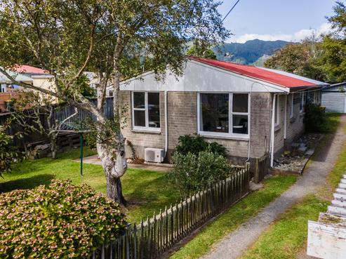 6 Young Grove, Stokes Valley