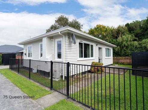 75 Queen Street West, Levin