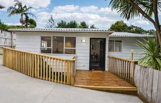 2/22 Hobby Avenue, Birkdale