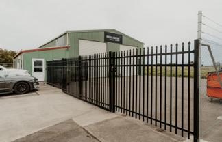 Warehouse, office and yard - the complete package!