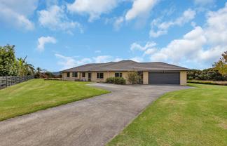 15 Des Terry Way, Waipu