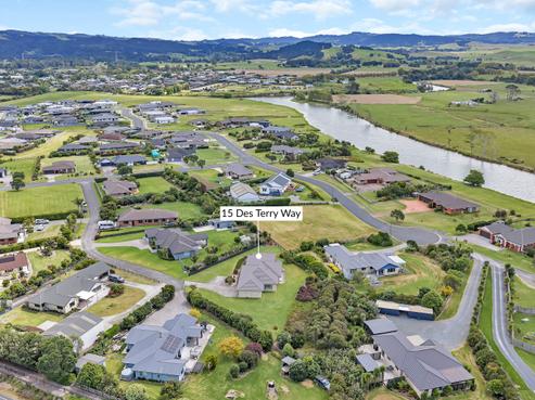 15 Des Terry Way, Waipu