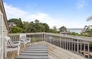 8 Eucalyptus Place, Beach Haven