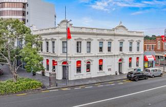 CORNER CHARACTER TROPHY INVESTMENT
