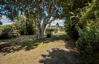 64 Robinson Avenue, Holdens Bay