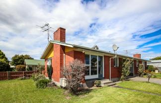 35 Churchill Avenue, Allenton