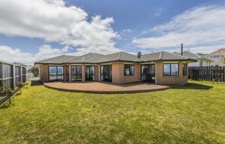 52 Miles Crescent, Newlands