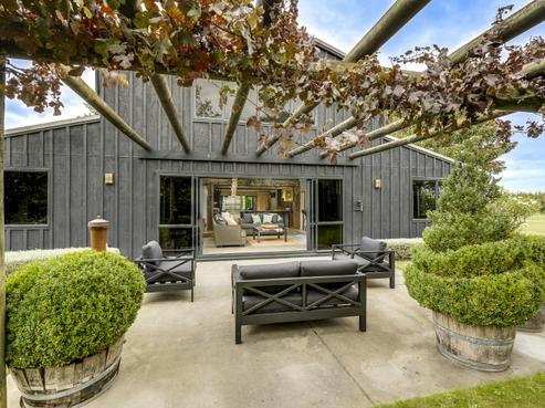 454 Saint Georges Road, Akina