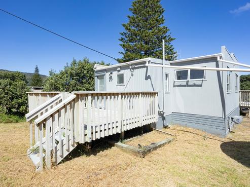 95 Marine Parade North, Piha