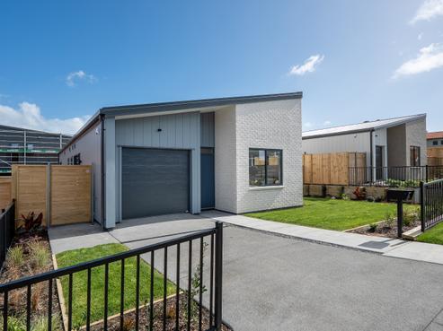 5 Kakahi Road, Beachlands