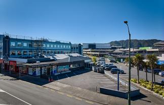 Profile corner with income and upside