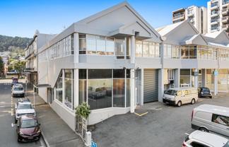 Versatile commercial unit - split or occupy