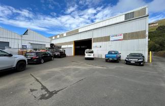 Savills | Dual Gantry Crane Warehouse