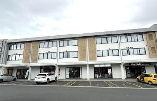 MODERN ROAD FRONT RETAIL / SHOWROOM
