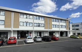 MODERN ROAD FRONT RETAIL / SHOWROOM
