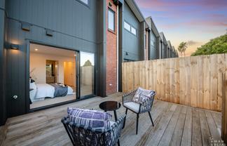 2/63A Owairaka Avenue, Mount Albert