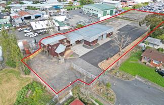 LARGE SEALED YARD WITH WORKSHOP
