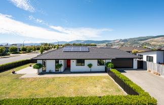 1 Woodley Road, Richmond