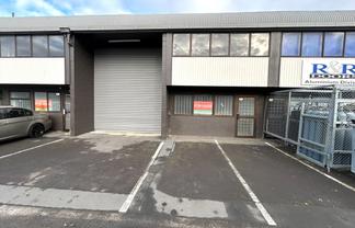 Practical 222m² Warehouse and Office