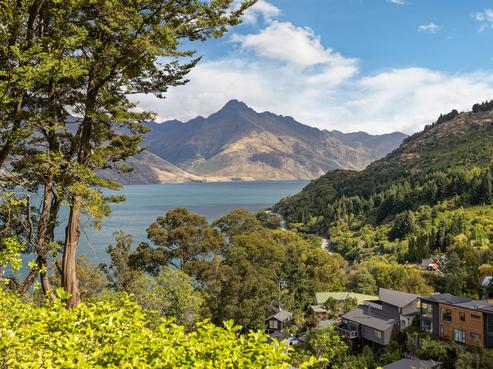 30A Mackinnon Terrace, Fernhill/Sunshine Bay