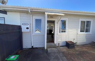 2/14 Karamu Street, Strandon